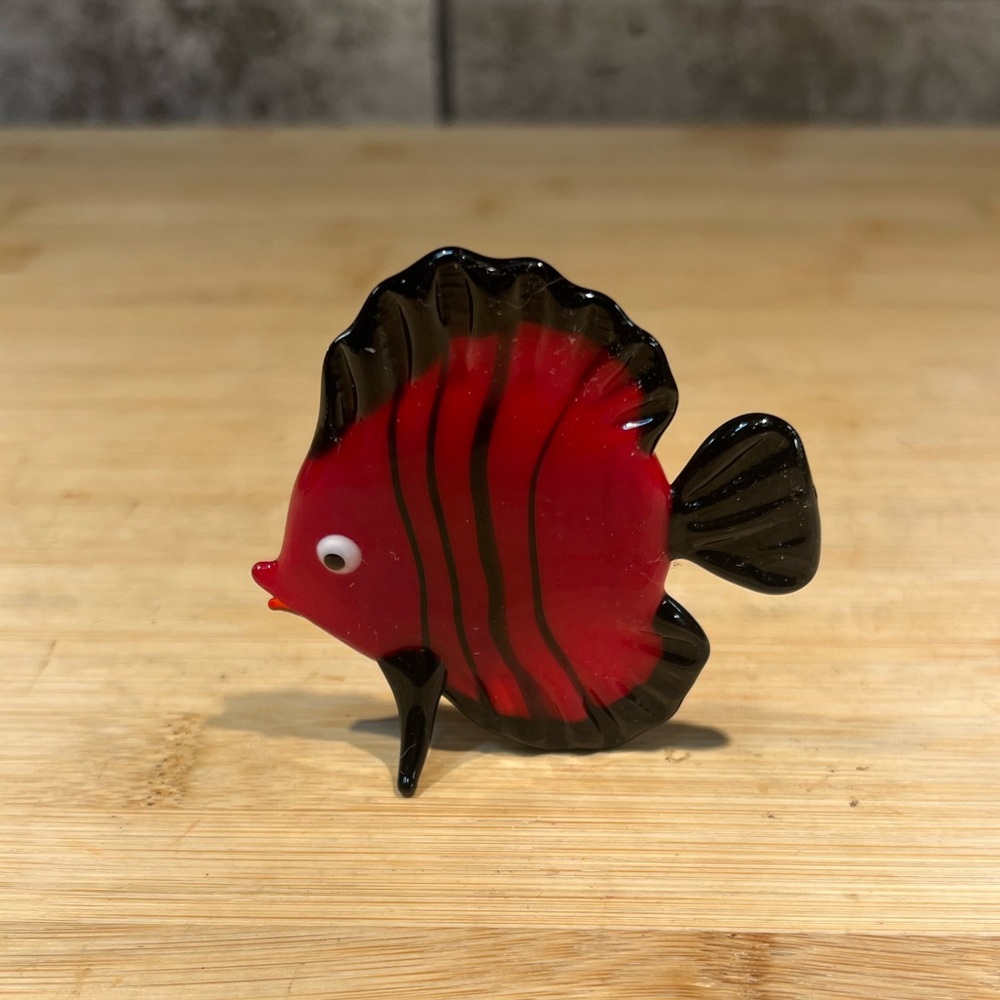Vintage Blown Glass Red and Black Art Glass Fish 2 7/8” x 2 3/4”